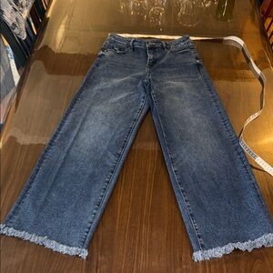 Hidden wide leg raw hem jeans size 28